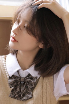 美女牛仔裤短裤高清图片